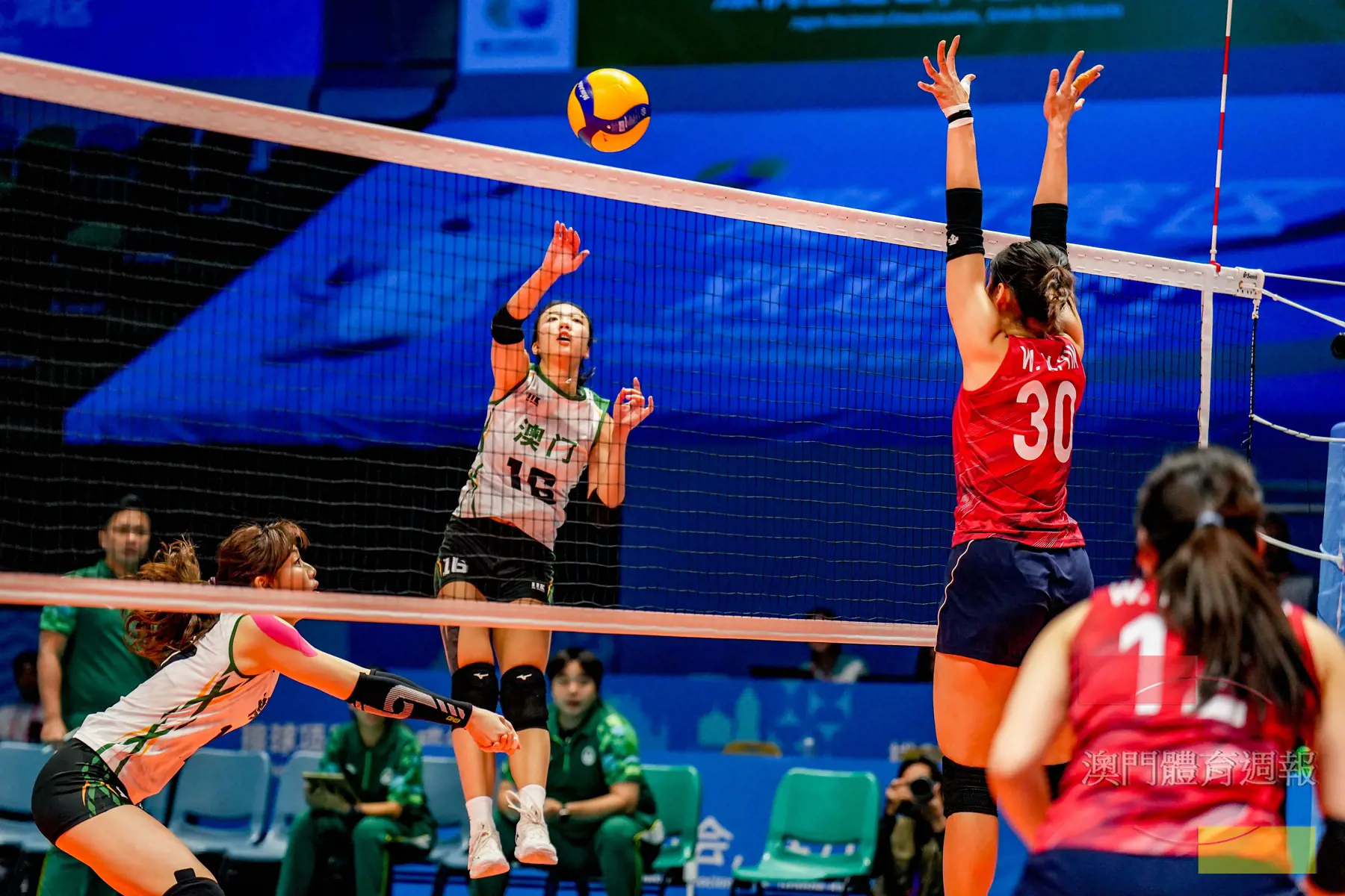 副4 澳門隊林樂思前排扣殺.jpg